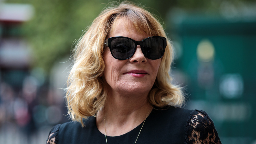 Kim Cattrall wears sunglasses