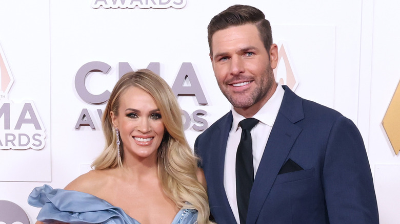 carrie underwood and mike fisher smiling