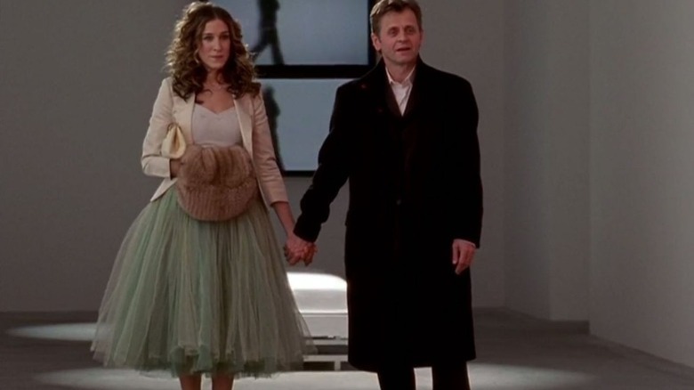 Carrie Bradshaw in Paris holding hands with Petrovsky