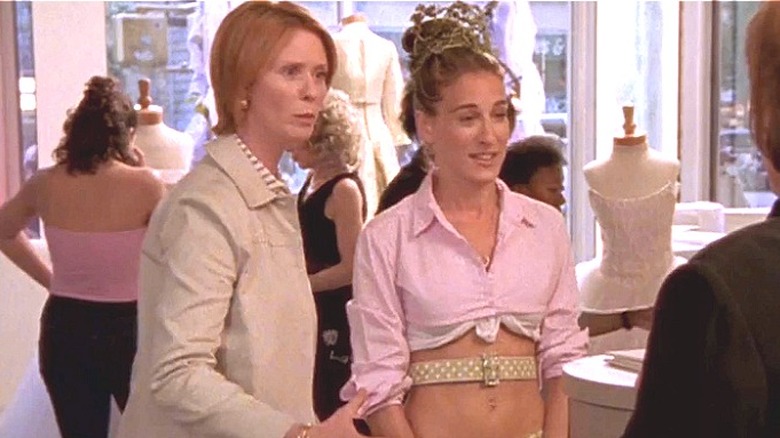 Carrie Bradshaw wearing a belt in "Sex and the City"