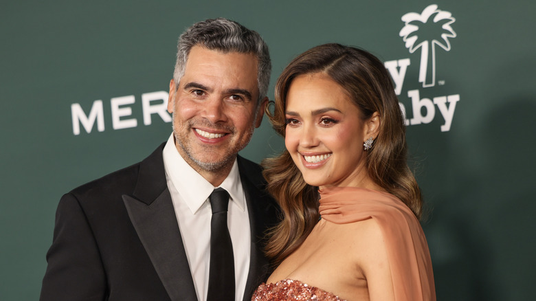 Cash Warren and Jessica Alba at a red carpet event