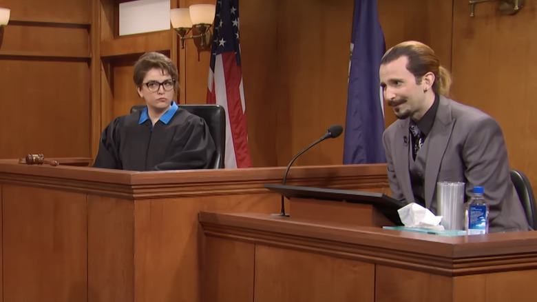 SNL cast members reenact the Depp vs Heard trial 