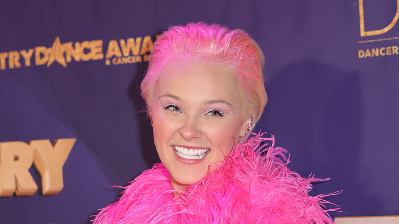 JoJo Siwa in pink pixie cut