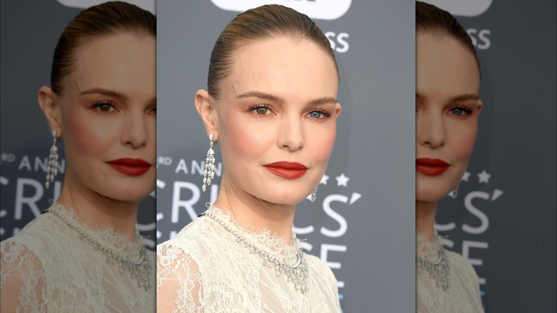 Kate Bosworth posing for cameras 