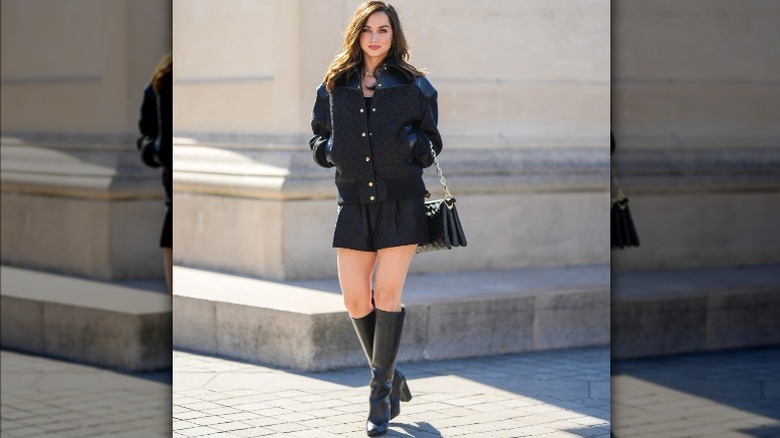 Ana de Armas in black skirt and jacket 