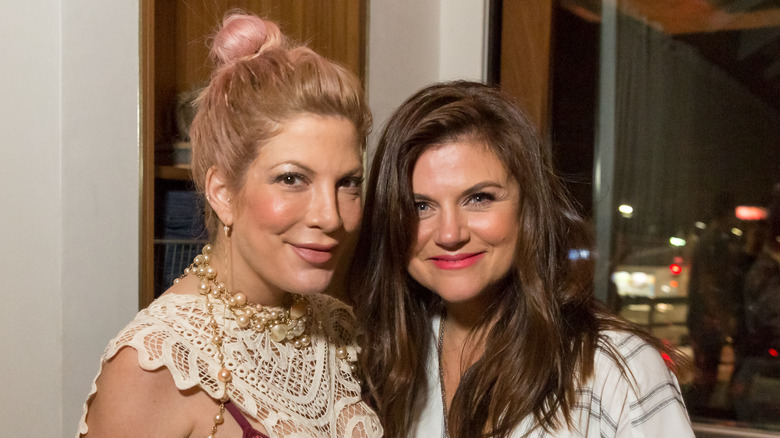 Tori Spelling, Tiffani Thiessen smiling