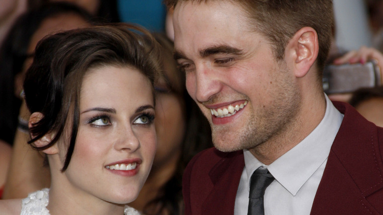 Kristen Stewart smiles, Robert Pattinson laughs