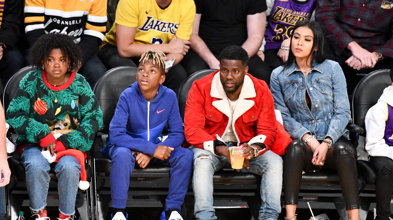 Kevin Hart sits courtside at a Lakers game 