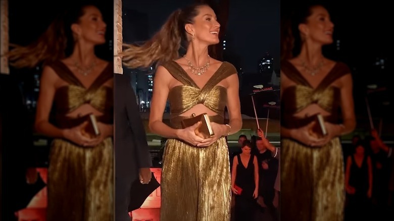 Gisele Bündchen gold dress