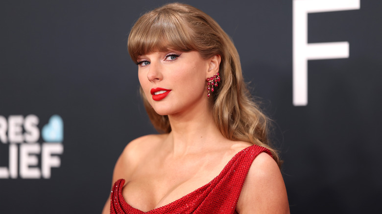 Taylor Swift in red lipstick