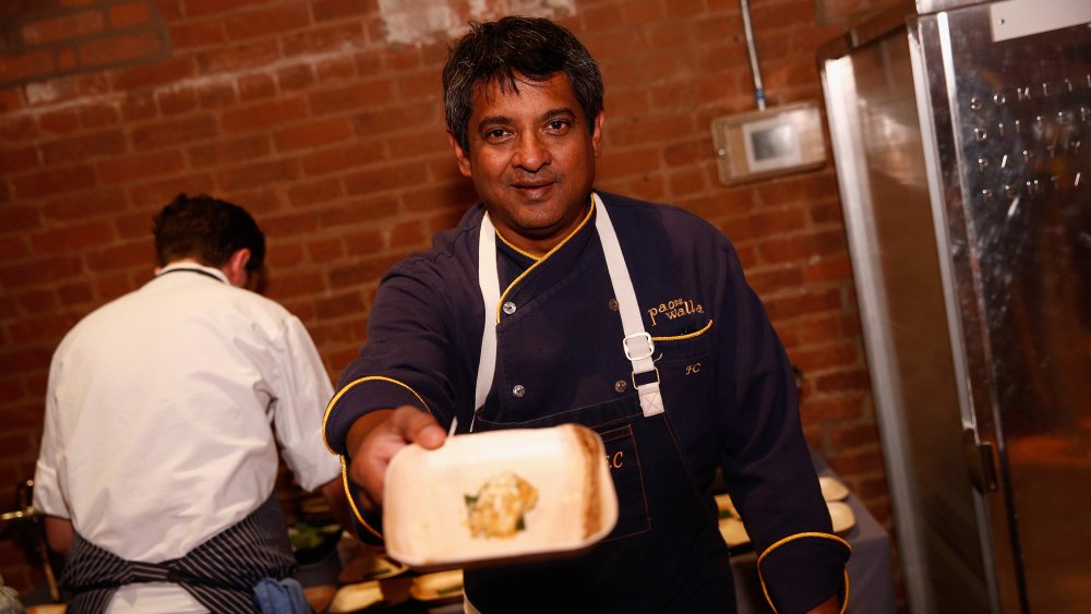 Floyd Cardoz cooking in his restaurant in 2016