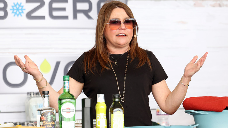 Rachael Ray wearing sunglasses at an event