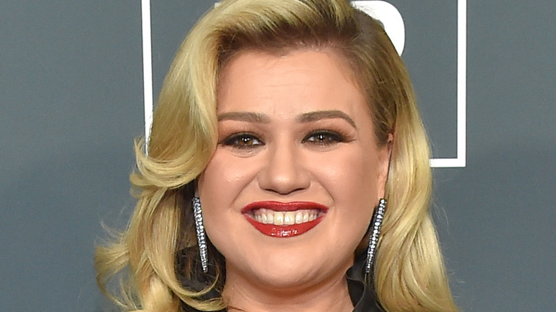 Kelly Clarkson smiling at event