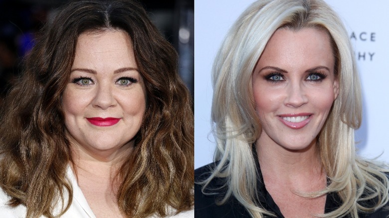 Melissa McCarthy and Jenny McCarthy smiling 