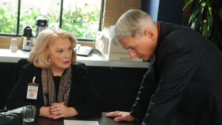 Gena Rowlands and Mark Harmon speaking