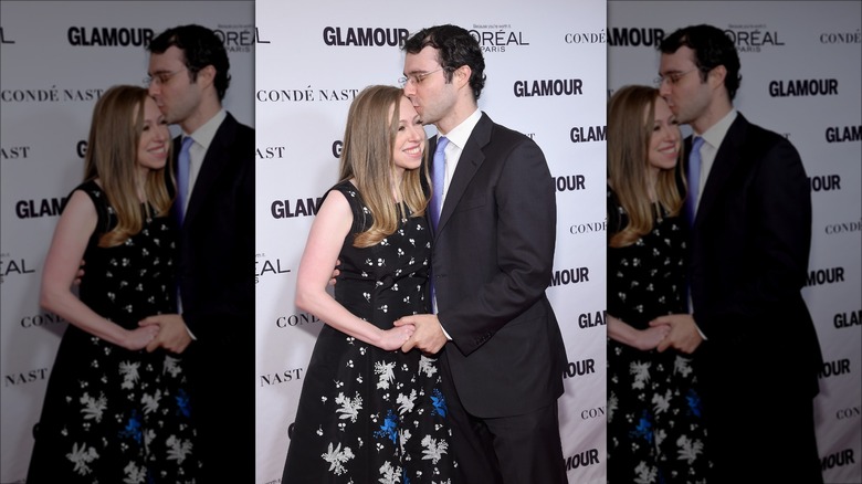 Marc Mezvinsky kissing Chelsea Clinton's forehead