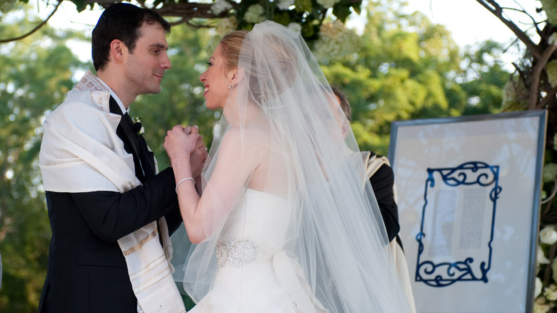 Marc Mezvinsky and Chelsea Clinton during wedding ceremony