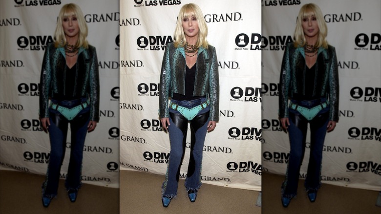 Cher posing at the VH1 Divas event