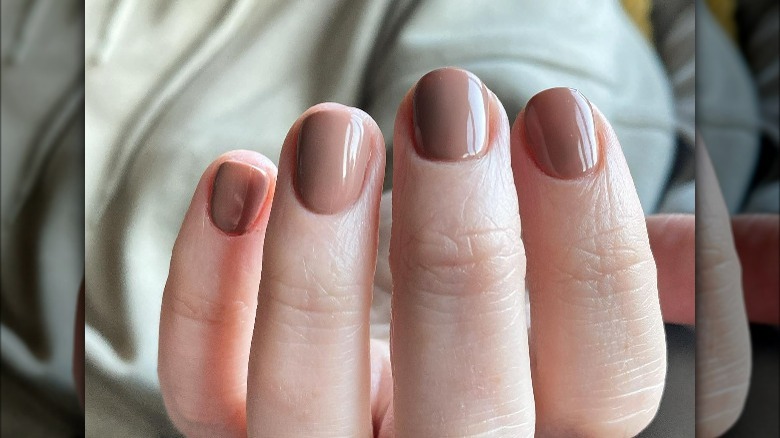 Creamy brown, short nails