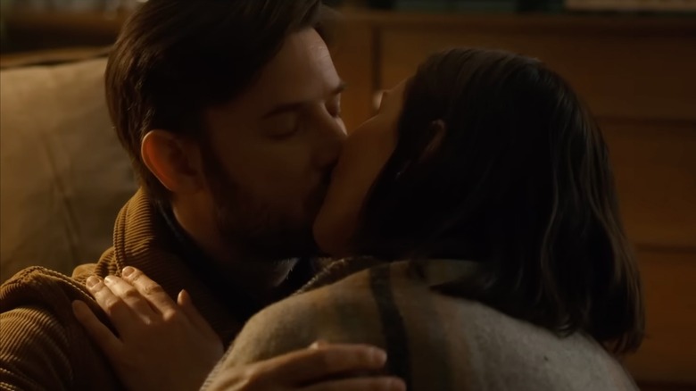 Kat and Elliot kissing in "The Way Home"