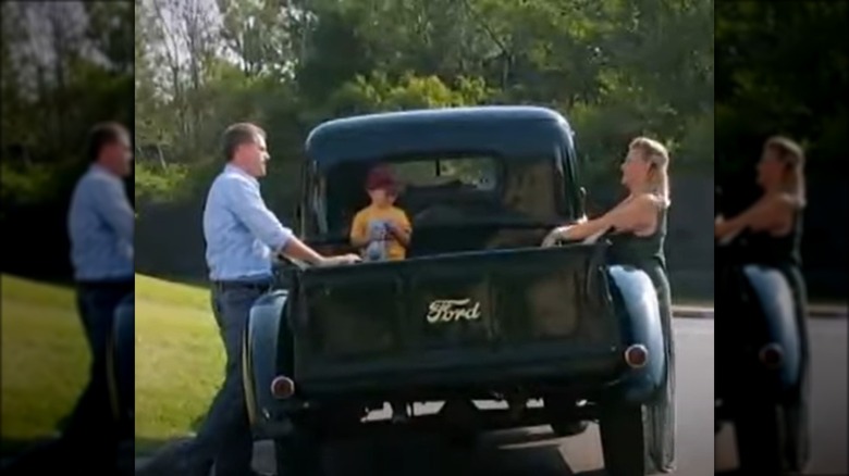 Robert Newman and Kim Zimmer packing a car