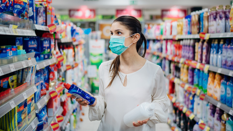 woman in mask shopping 