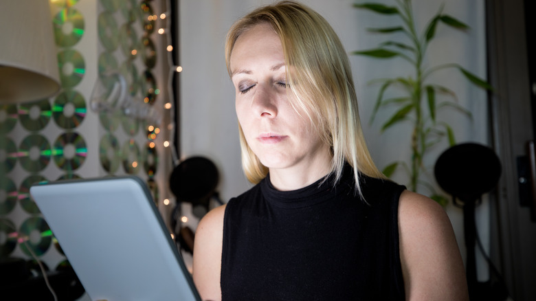 woman having light therapy