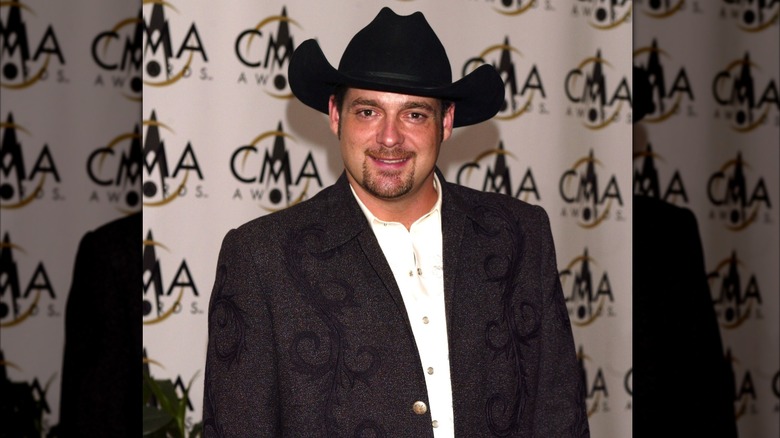 Chris Cagle smiling in a cowboy hat