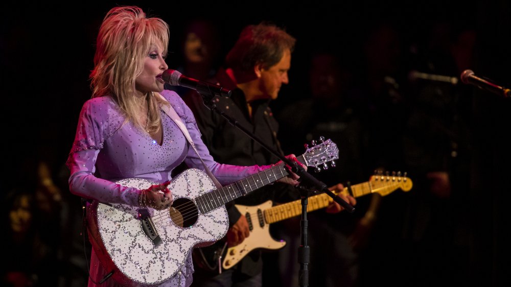 Dolly Parton, a country star who lives a lavish life