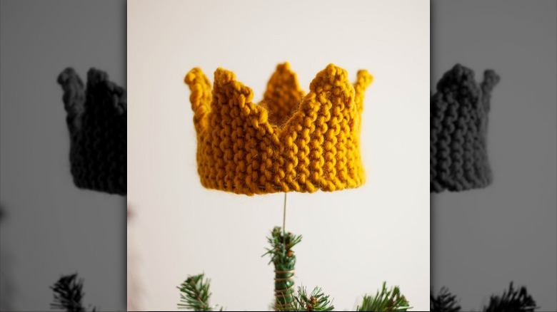 Crown tree topper