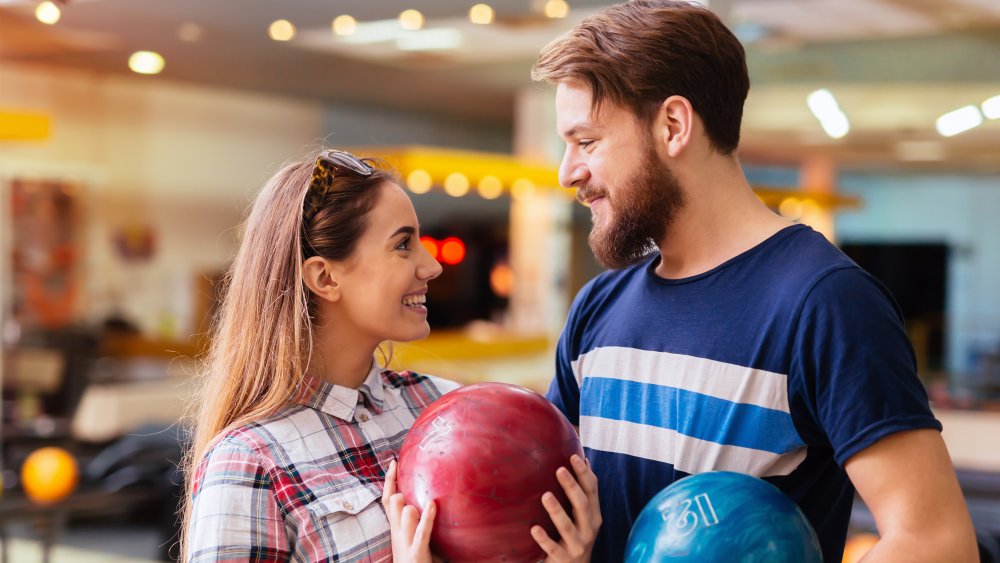 couple bowling