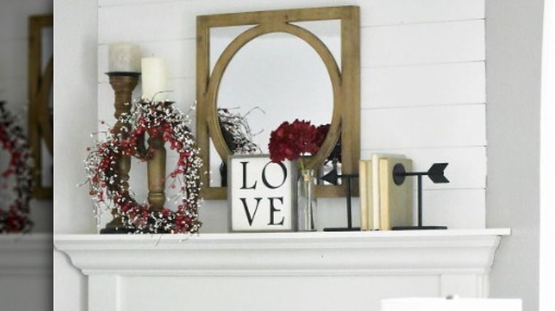 Mantel mirror love sign