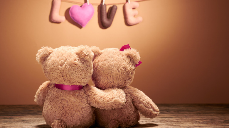 teddy bears love sign