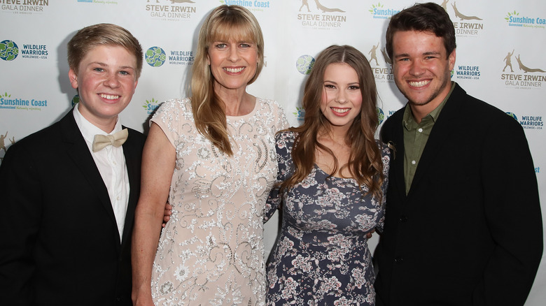 Robert Irwin, Terri Irwin, Bindi Irwin, and Chandler Powell posing