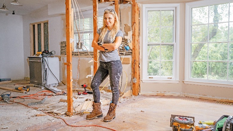 Cristy Lee posing in a demolished house