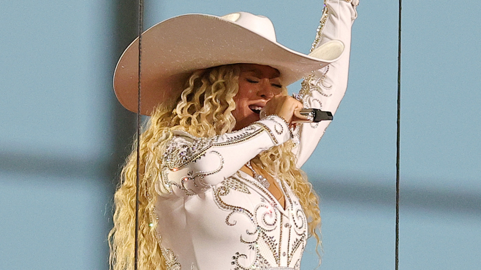 Crucial Details You Missed In Beyoncé's Christmas NFL Halftime Show The List