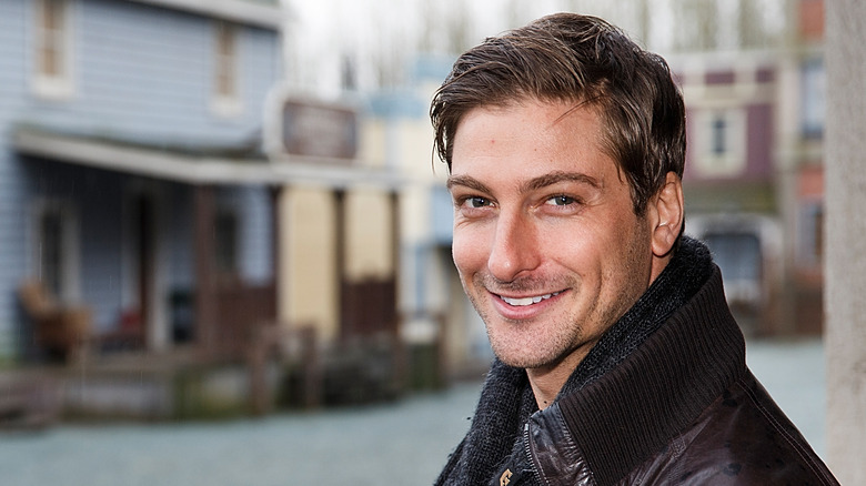 Daniel Lissing smiling