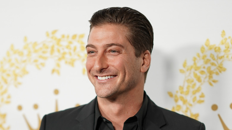 Daniel Lissing smiling