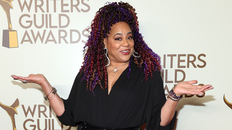 Kim Coles posing at an event