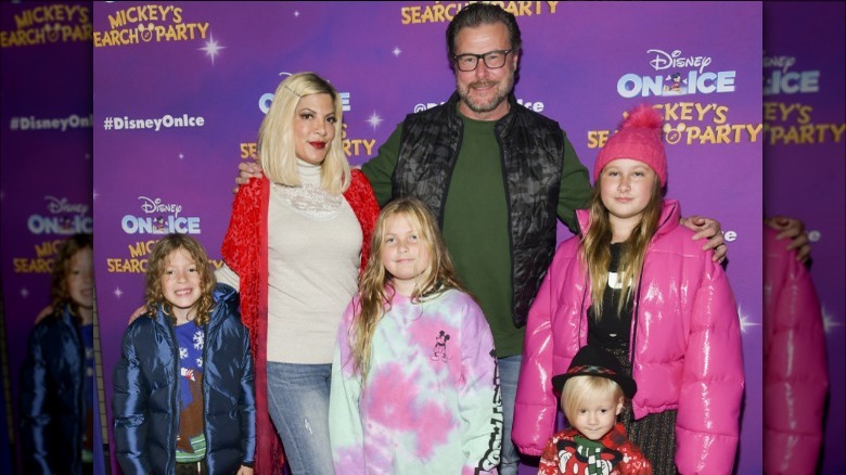 Tori Spelling and Dean McDermott with their children