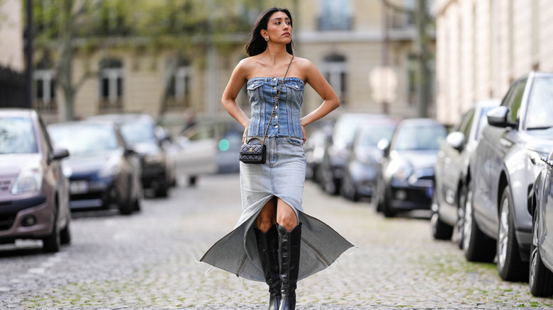 13 Cute Jean Skirt Outfits to Wear Year-Round