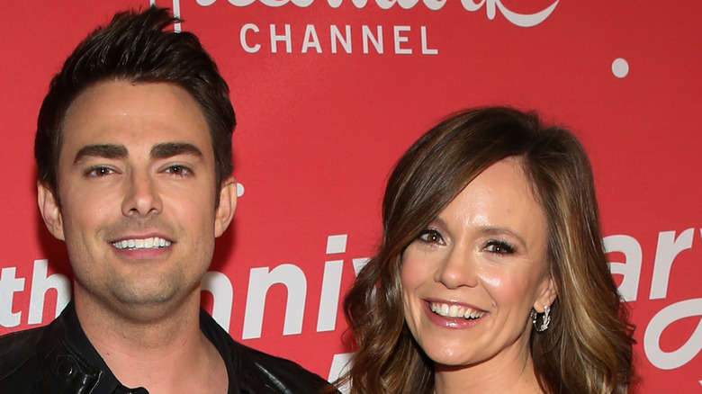 Jonathan Bennett and Rachel Boston posing together