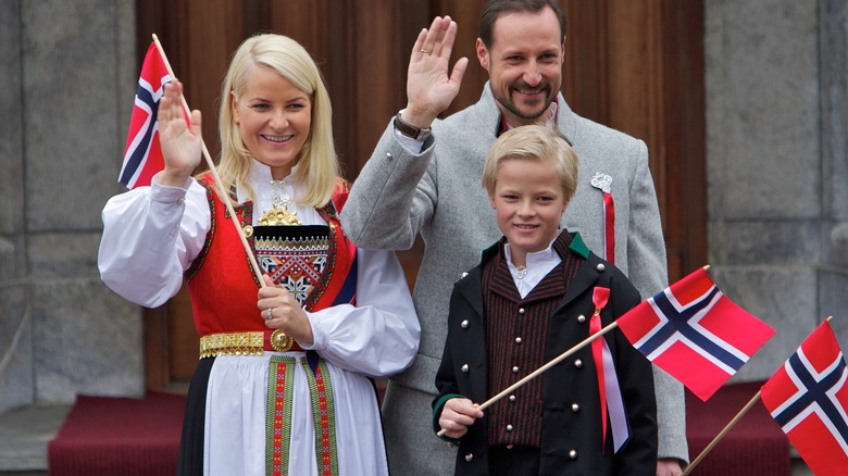 Princess Mette-Marit, Prince Haakon, and Marius waving