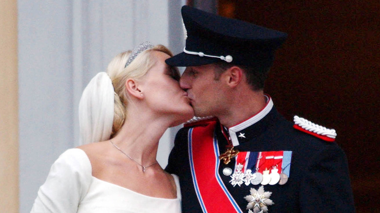 Prince Haakon and Princess Mette-Marit kissing at wedding