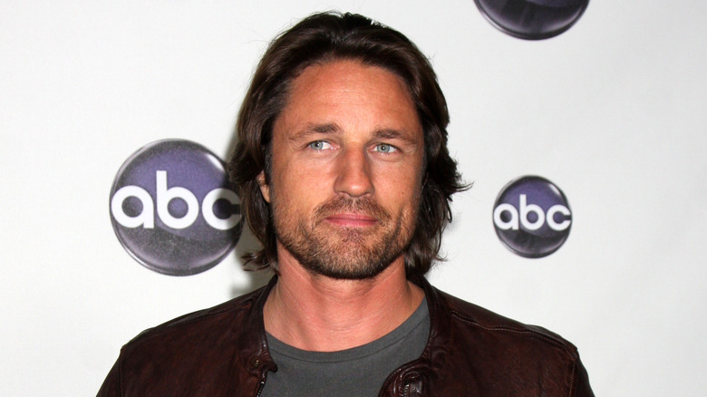 Martin Henderson smiling.