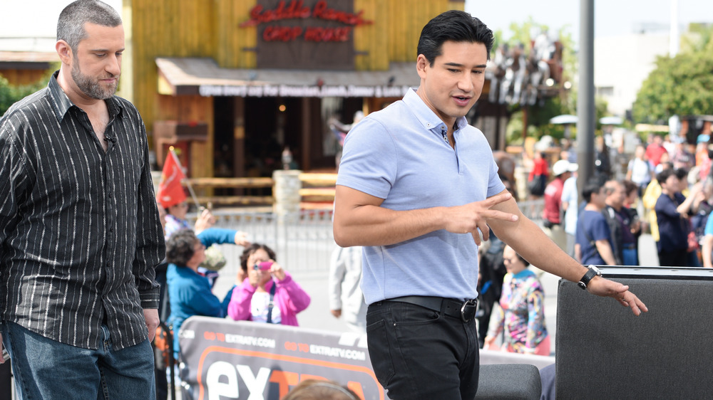 Dustin Diamond and Mario Lopez walking outdoors