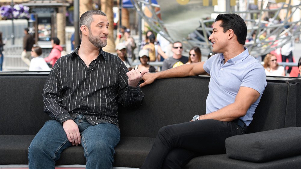 Dustin Diamond and Mario Lopez on a couch