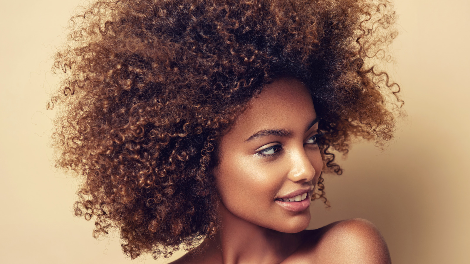 Detangling Curly Hair Is As Easy As 1, 2, 3 With These Tips