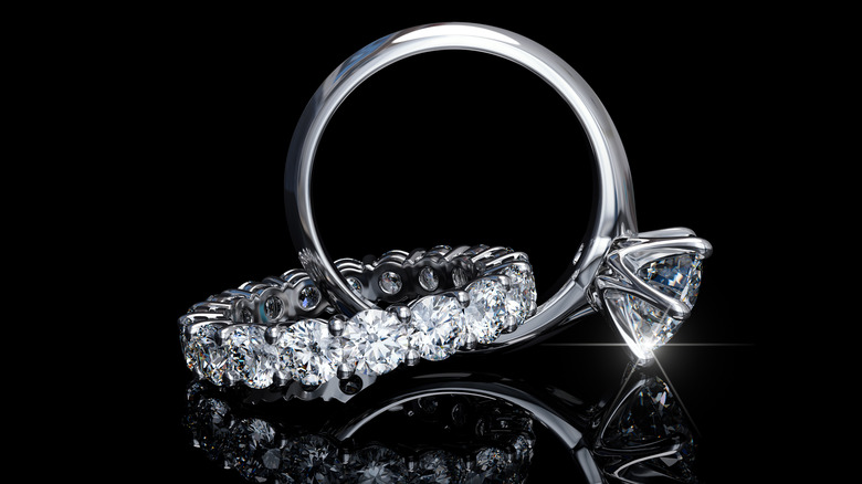 Two diamond rings sparkling 