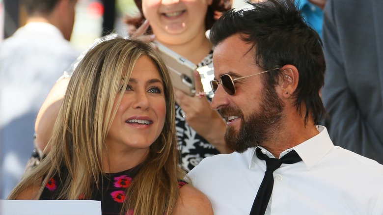 Justin Theroux and Jennifer Aniston smiling 